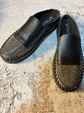 NWT Muguan Women’s Slip On Shoes Size 8.5/9